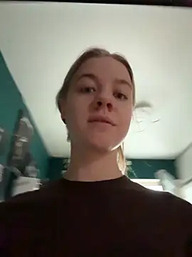 Snapshot of candy_maggie chatting on 17, 11, 2025 candy maggie online show from 17, 11, 2025