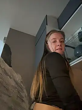 Snapshot of candy_maggie chatting on 18, 11, 2025 candy maggie online show from 18, 11, 2025