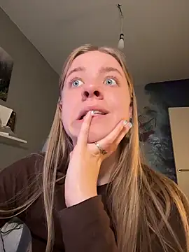 Snapshot of candy_maggie chatting on 19, 11, 2025 candy maggie online show from 19, 11, 2025