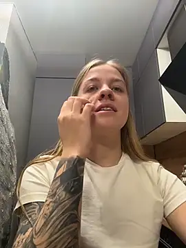 Snapshot of candy_maggie chatting on 22, 11, 2025 candy maggie online show from 22, 11, 2025