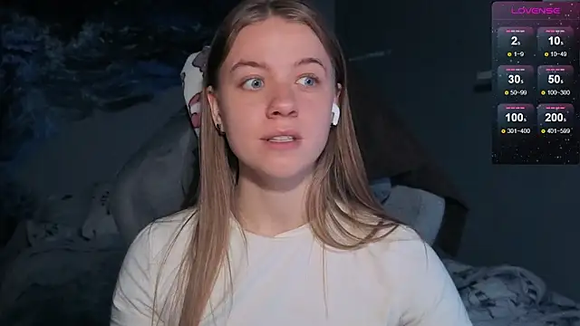 Snapshot of candy_maggie chatting on 25, 11, 2025 candy maggie online show from 25, 11, 2025