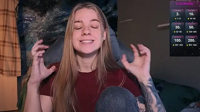 Snapshot of candy_maggie chatting on 1, 12, 2025 candy maggie online show from 1, 12, 2025