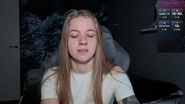 Snapshot of candy_maggie chatting on 15, 12, 2025 candy maggie online show from 15, 12, 2025