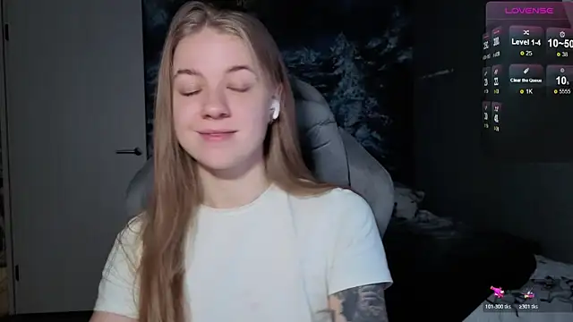 Snapshot of candy_maggie chatting on 16, 12, 2025 candy maggie online show from 16, 12, 2025