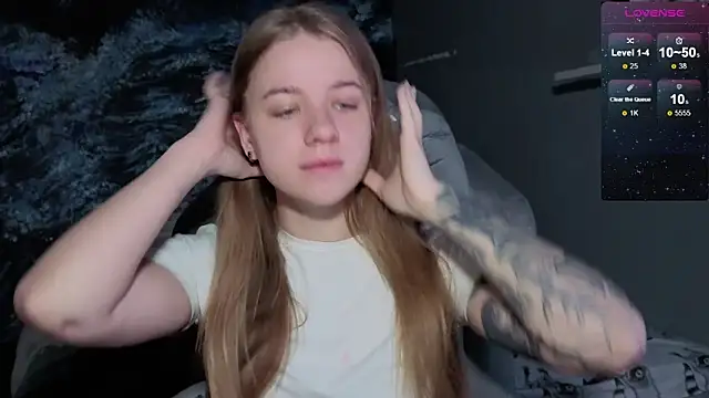 Snapshot of candy_maggie chatting on 17, 12, 2025 candy maggie online show from 17, 12, 2025