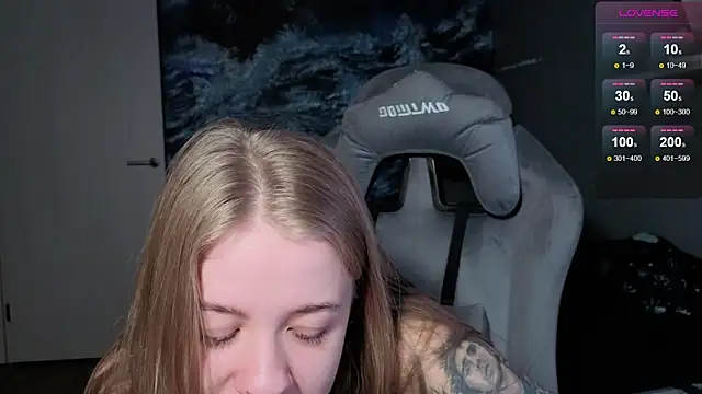 Snapshot of candy_maggie chatting on 18, 12, 2025 candy maggie online show from 18, 12, 2025