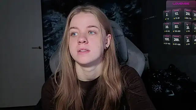 Snapshot of candy_maggie chatting on 19, 12, 2025 candy maggie online show from 19, 12, 2025