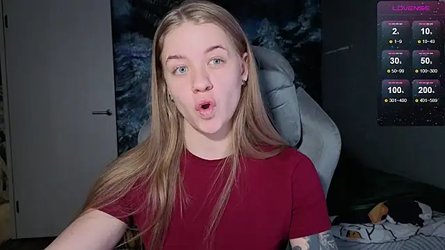 Snapshot of candy_maggie chatting on 21, 12, 2025 candy maggie online show from 21, 12, 2025