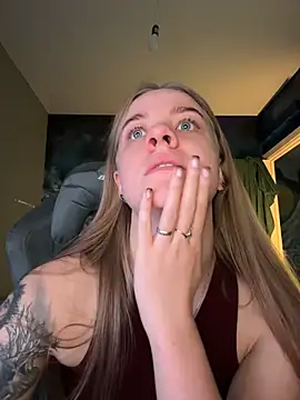 Snapshot of candy_maggie chatting on 10, 1, 2026 candy maggie online show from 10, 1, 2026