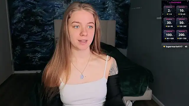 Snapshot of candy_maggie chatting on 4, 4, 2026 candy maggie online show from 4, 4, 2026