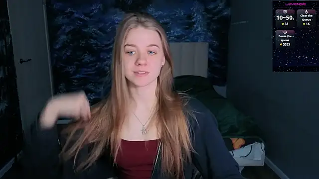 Snapshot of candy_maggie chatting on 8, 4, 2026 candy maggie online show from 8, 4, 2026