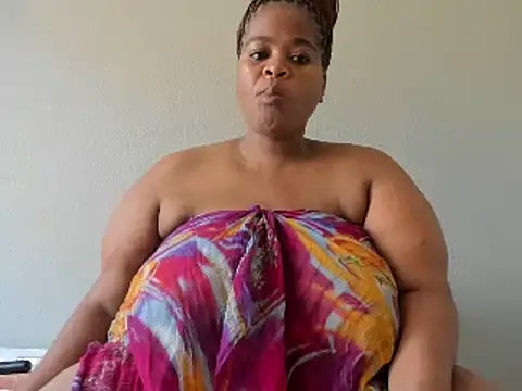 Snapshot of ThickLeeyanaX chatting on 14, 2, 2025 ThickLeeyanaX online show from 14, 2, 2025