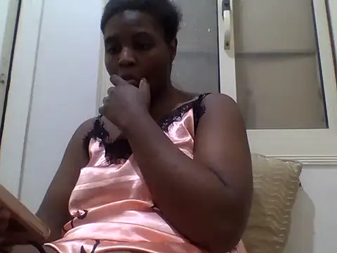 Snapshot of queenzuena chatting on 8, 5, 2026 queenzuena online show from 8, 5, 2026