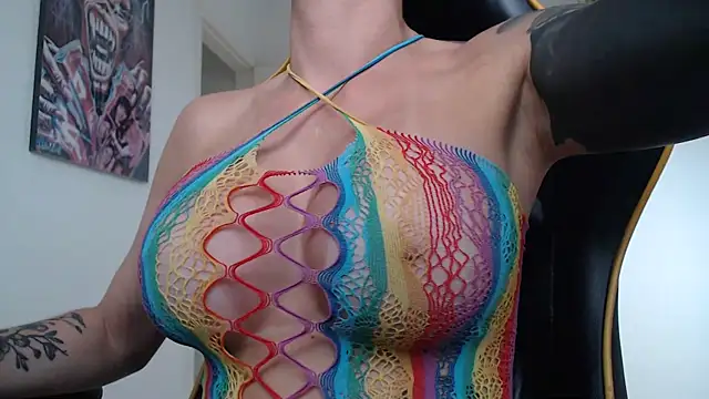 Snapshot of CrisBathoryxxx chatting on 10, 1, 2025 CrisBathoryxxx online show from 10, 1, 2025