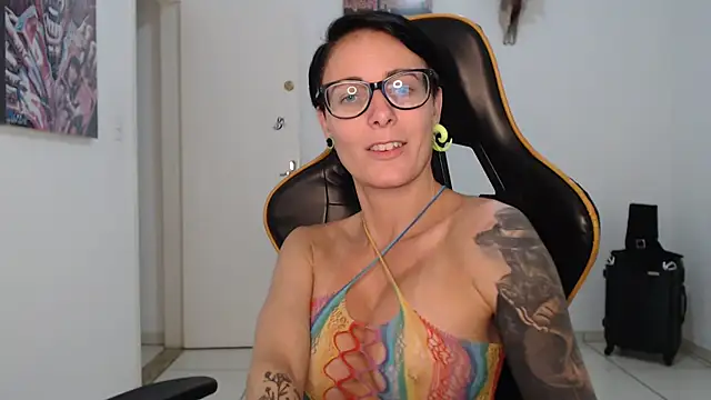 Snapshot of CrisBathoryxxx chatting on 11, 1, 2025 CrisBathoryxxx online show from 11, 1, 2025
