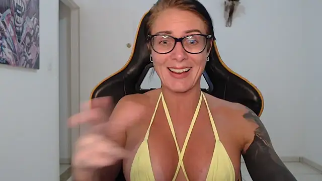 Snapshot of CrisBathoryxxx chatting on 8, 3, 2025 CrisBathoryxxx online show from 8, 3, 2025