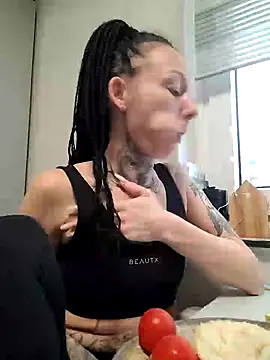Snapshot of Scherana chatting on 16, 12, 2024 Scherana online show from 16, 12, 2024