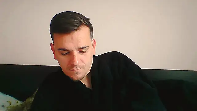 Huge cock22cm online show from 18, 11, 2025