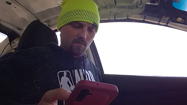 Snapshot of VitaminDrewFl chatting on 3, 2, 2026 VitaminDrewFl online show from 3, 2, 2026