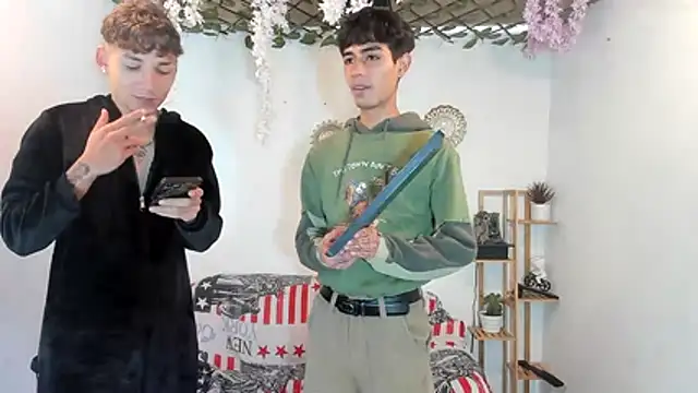 oliverhot2005 online show from 15, 11, 2025