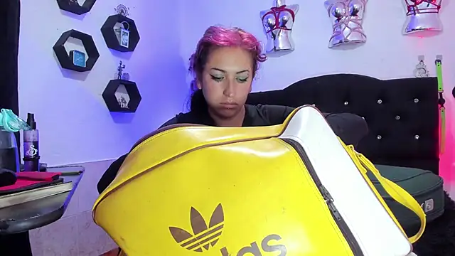 LucyStrike  online show from 24, 11, 2025