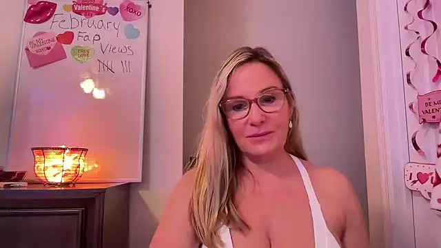 Snapshot of Milf_Goddess chatting on 11, 2, 2025 Milf Goddess online show from 11, 2, 2025