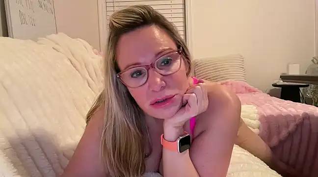 Snapshot of Milf_Goddess chatting on 28, 2, 2025 Milf Goddess online show from 28, 2, 2025