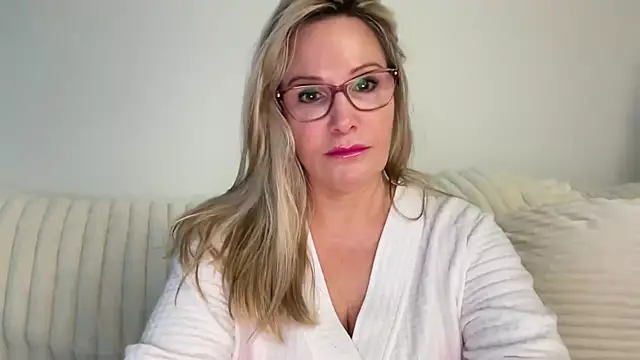 Snapshot of Milf_Goddess chatting on 27, 9, 2025 Milf Goddess online show from 27, 9, 2025