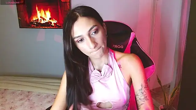 Mei Kelly online show from 8, 11, 2025