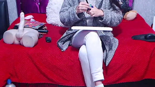 AyshaScott online show from 7, 10, 2025