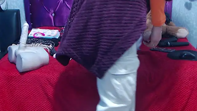 AyshaScott online show from 24, 11, 2025