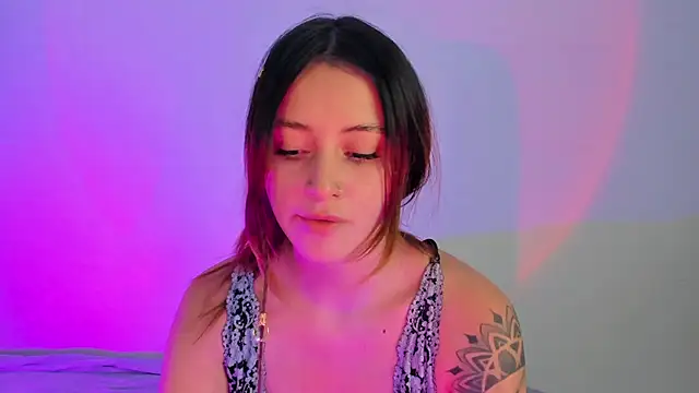 annie mora online show from 25, 11, 2025