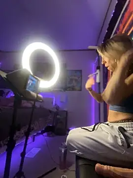 Snapshot of SarahStarr2020 chatting on 12, 1, 2025 SarahStarr2020 online show from 12, 1, 2025