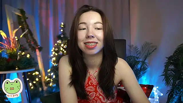 Snapshot of Sarah_Son chatting on 20, 12, 2024 Sarah Son online show from 20, 12, 2024