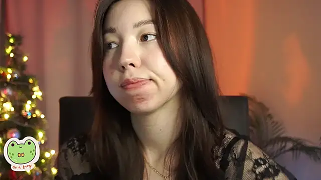Snapshot of Sarah_Son chatting on 4, 1, 2025 Sarah Son online show from 4, 1, 2025
