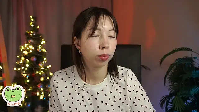 Snapshot of Sarah_Son chatting on 5, 1, 2025 Sarah Son online show from 5, 1, 2025