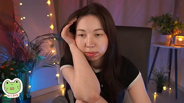 Snapshot of Sarah_Son chatting on 2, 2, 2025 Sarah Son online show from 2, 2, 2025