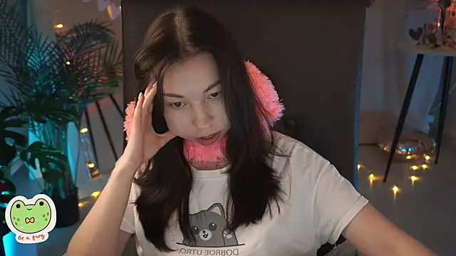 Snapshot of Sarah_Son chatting on 16, 2, 2025 Sarah Son online show from 16, 2, 2025