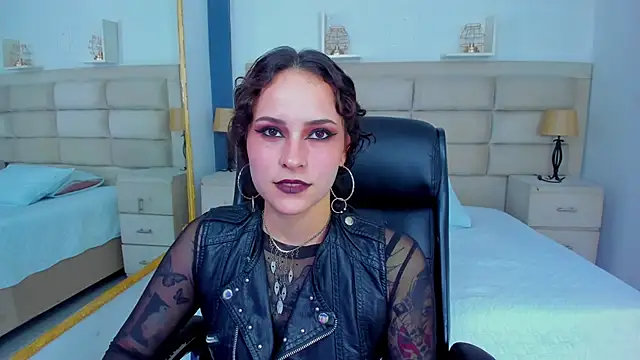 AnnyThompson  online show from 10, 10, 2025