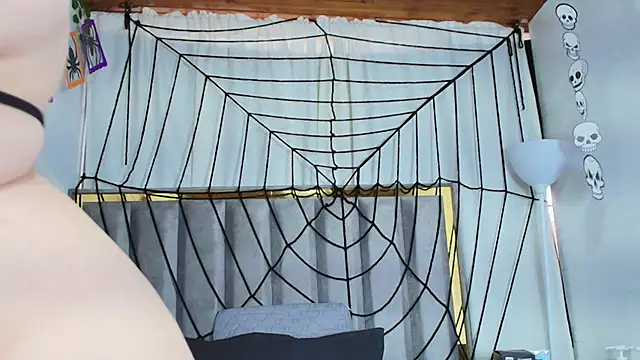 Zoe Curvy online show from 8, 10, 2025