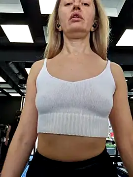 Miss    Mia  online show from 6, 2, 2025