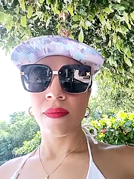 Snapshot of _joanne_and_oliver_ chatting on 12, 11, 2025 joanne and oliver online show from 12, 11, 2025