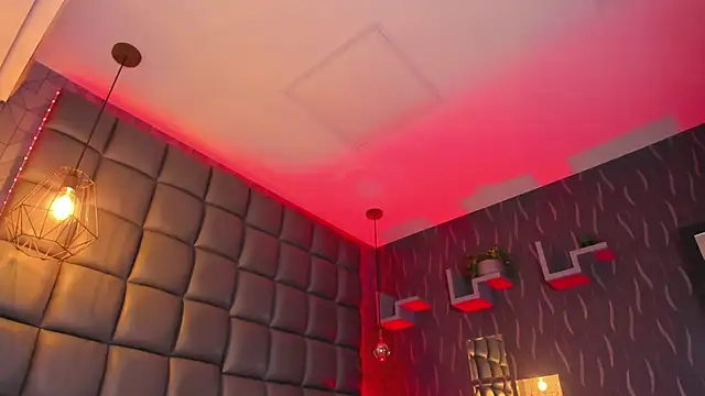 megan woll online show from 17, 4, 2026