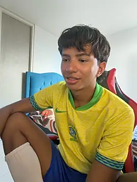 Leonarrrd 01 online show from 3, 12, 2025