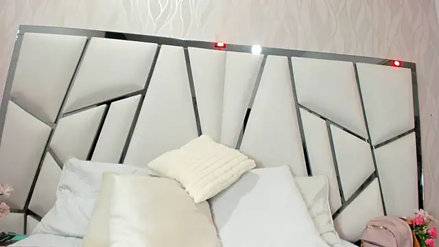 Snapshot of _aurora18_ chatting on 16, 10, 2025 aurora18 online show from 16, 10, 2025