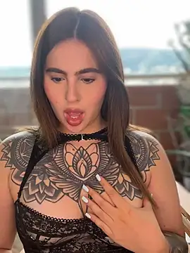 ValerieHilton online show from 1, 2, 2025