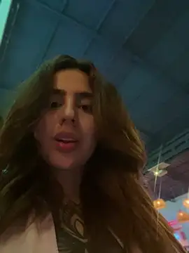 ValerieHilton online show from 18, 2, 2025