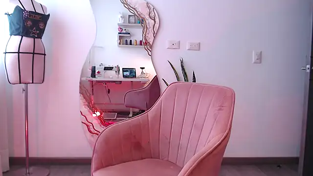 chloebritto online show from 18, 12, 2024