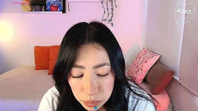 lilyy evanss online show from 9, 4, 2026