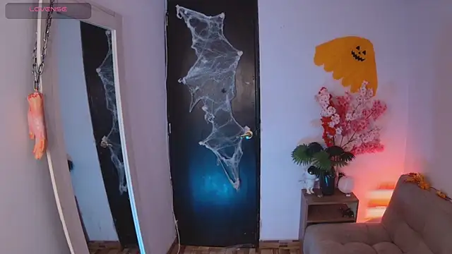 Lucy Princes online show from 28, 10, 2025